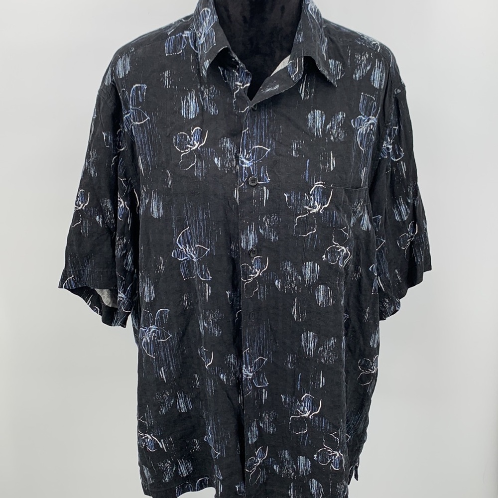 Hawaiian print button down black shirt size XL